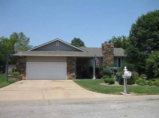 10322 W Alamo Ct, Wichita, KS 67212