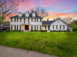 2S522 White Birch Ln, Wheaton, IL