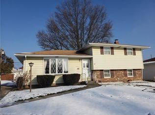 2880 Hetzel Dr, Parma, OH