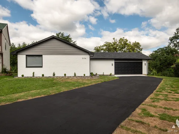 304 Fernwood Ct, Westmont, IL 60559