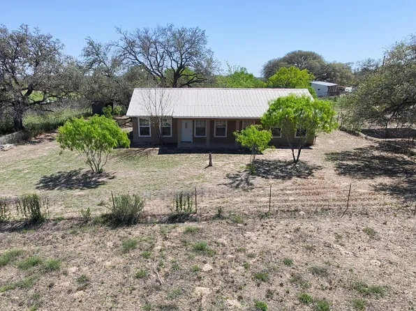 1722 COUNTY ROAD 676, Devine, TX 78016