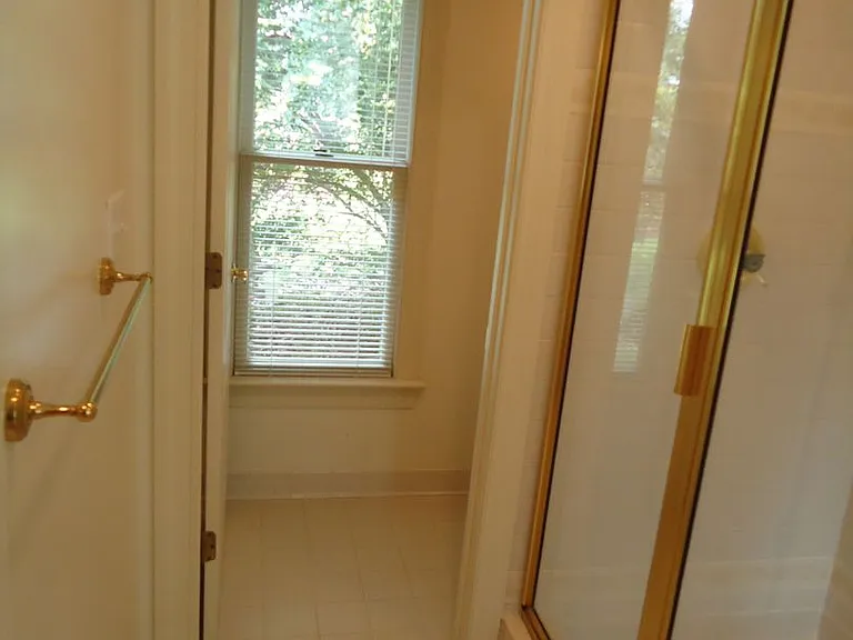 105 Mariners Cir — Photo 32