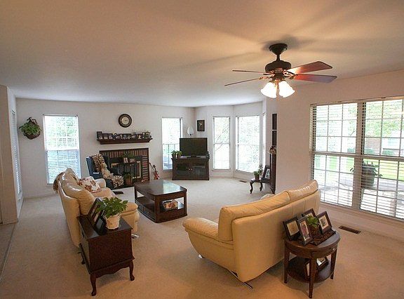 2nd image of 864 Lansing Ct #15-5
