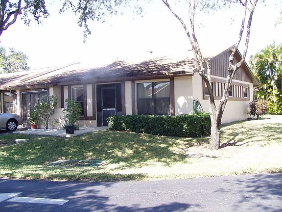 3rd image of 15887 Forsythia Cir