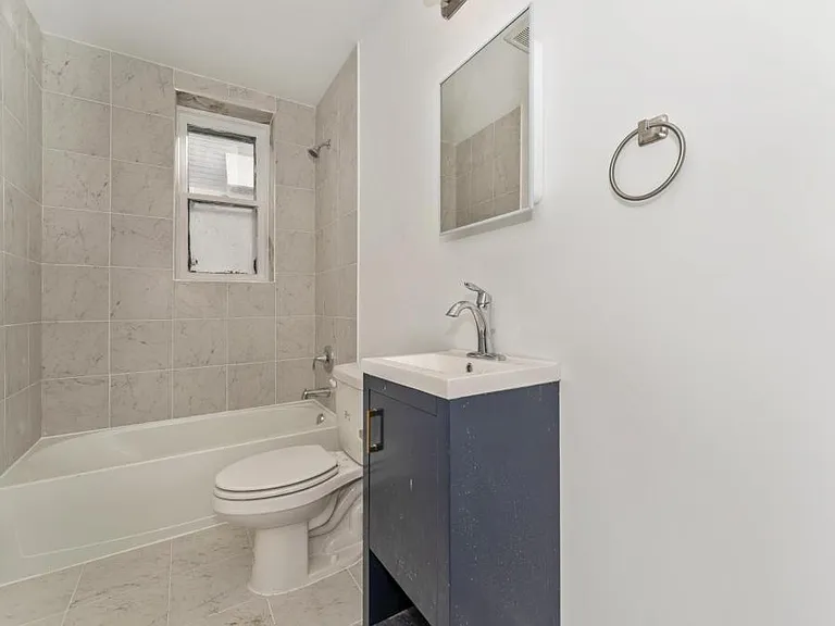 111 E 7th St — Photo 12