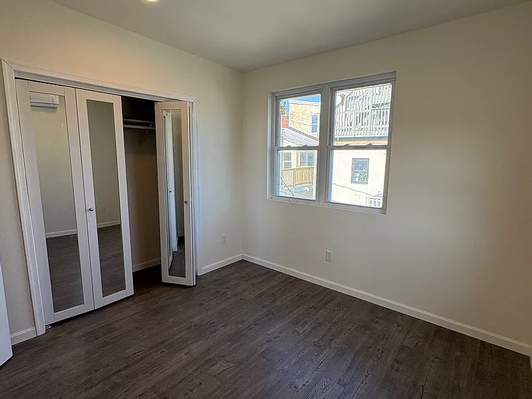 209 S Chapel St — Photo 18