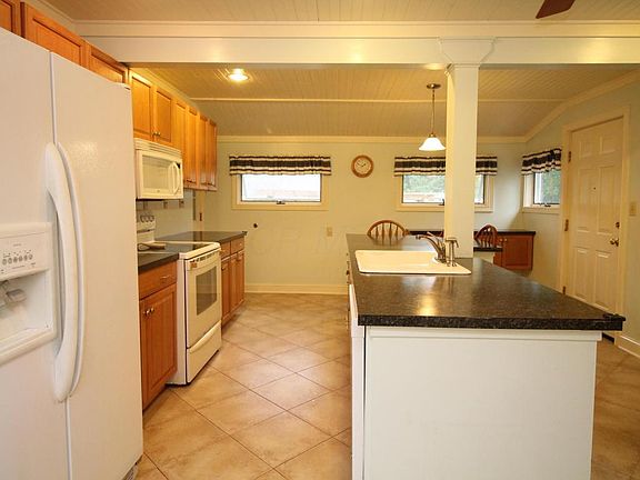 5th image of 5709 Foster Ave