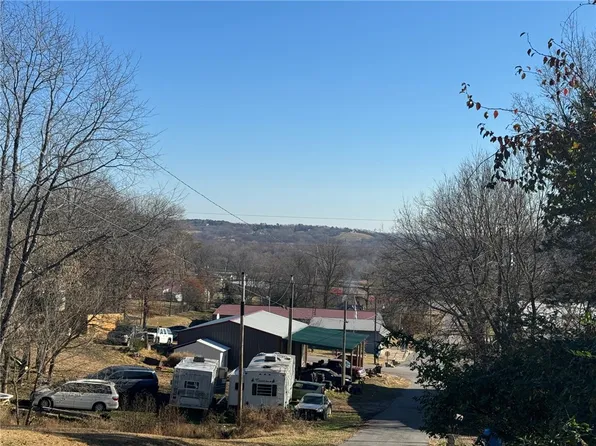 231 2nd St #13-14-15, Watts, OK 74964