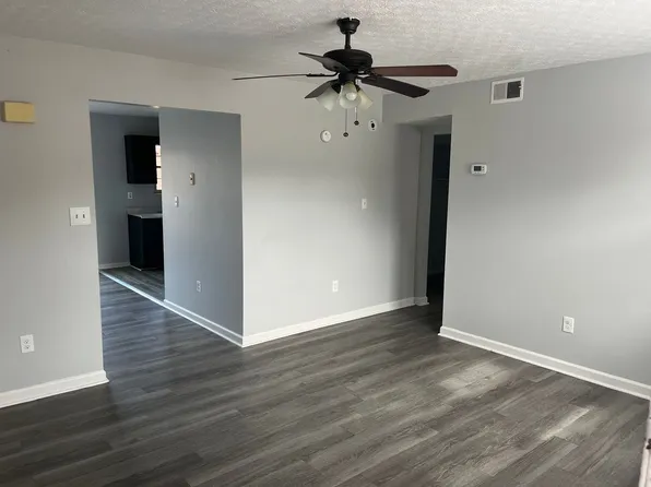 275 Shelby Ave, 275 Shelby Ave APT 8, Radcliff, KY 40160