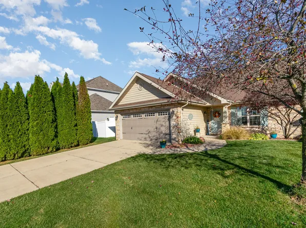 2818 Westwind Dr, Valparaiso, IN 46385