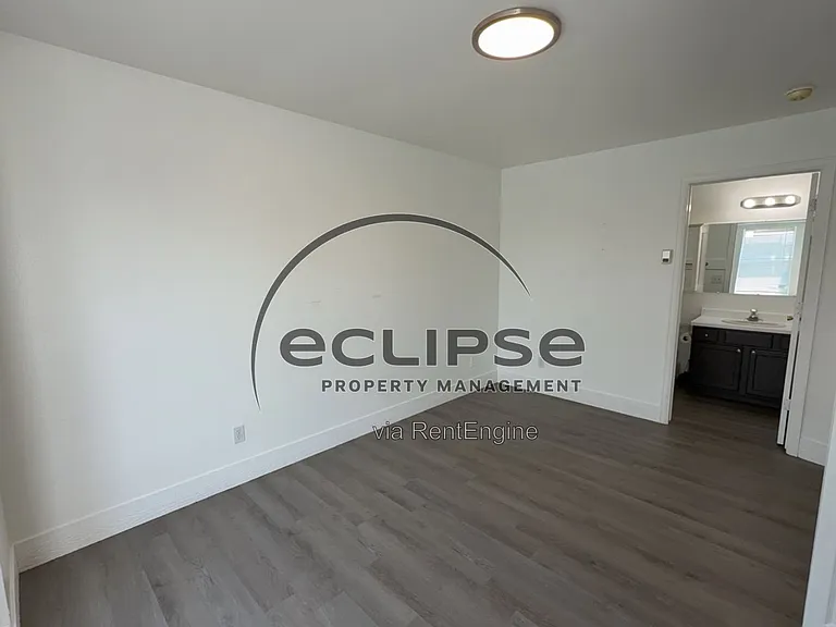 560 Huntington Point Ln — Photo 22