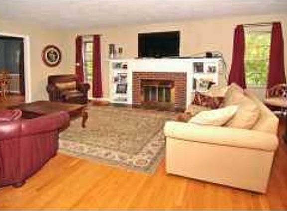 4th image of 5621 Woodside Dr