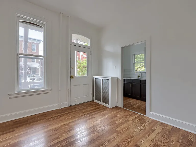 402 W Lemon St #1 — Photo 2