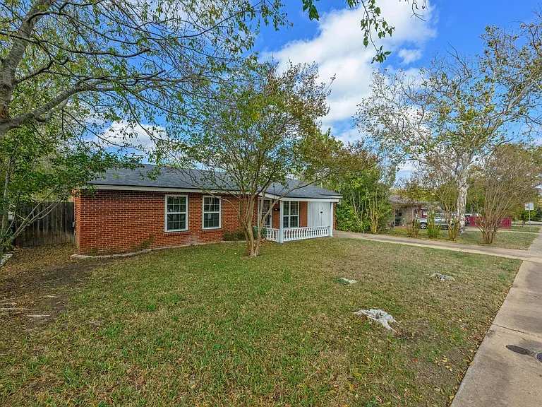 5704 Cedardale Dr — Photo 2