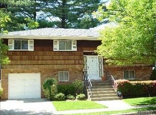 32 Park Ave, Malverne, NY 11565