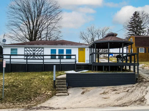 19276 4th St, Chippewa Lake, MI 49320