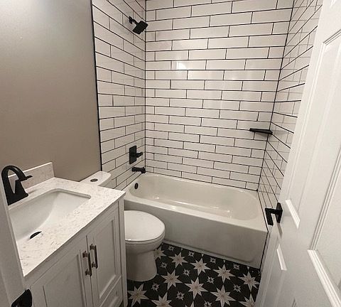 5th image of 1027 Blaine Ave