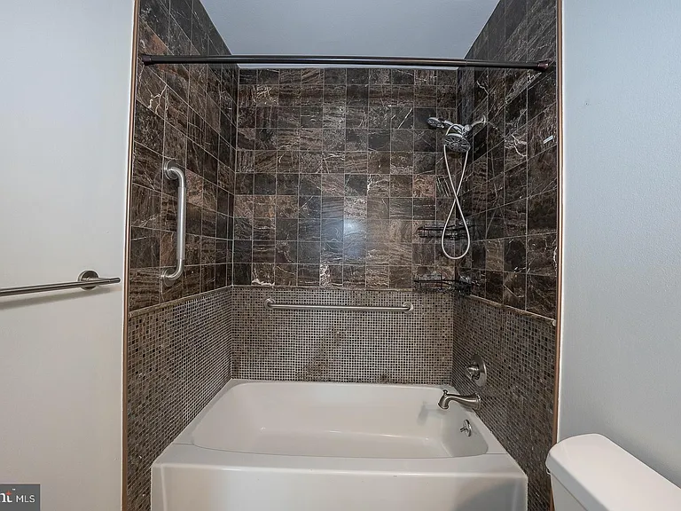 1640 Oakwood Dr #W-216 — Photo 42