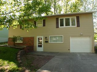 2915 SW Seabrook Ave, Topeka, KS 66614