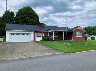 170 Riner Ave, Oak Hill, WV 25901