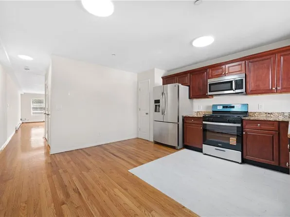 186 Union Avenue image 10 of 19