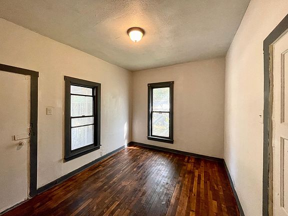 3rd image of 2909 E 22nd St