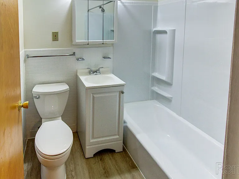 Sutton Place Apartments — Photo 22