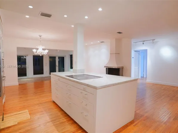 355 Redwood Ln, Key Biscayne, FL 33149