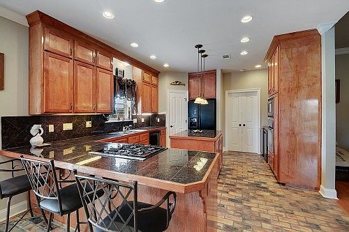 4th image of 8372 Pin Oak Dr