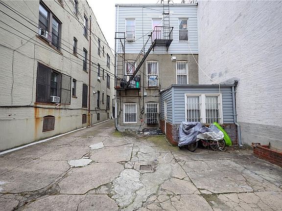 3rd image of 555 51st St