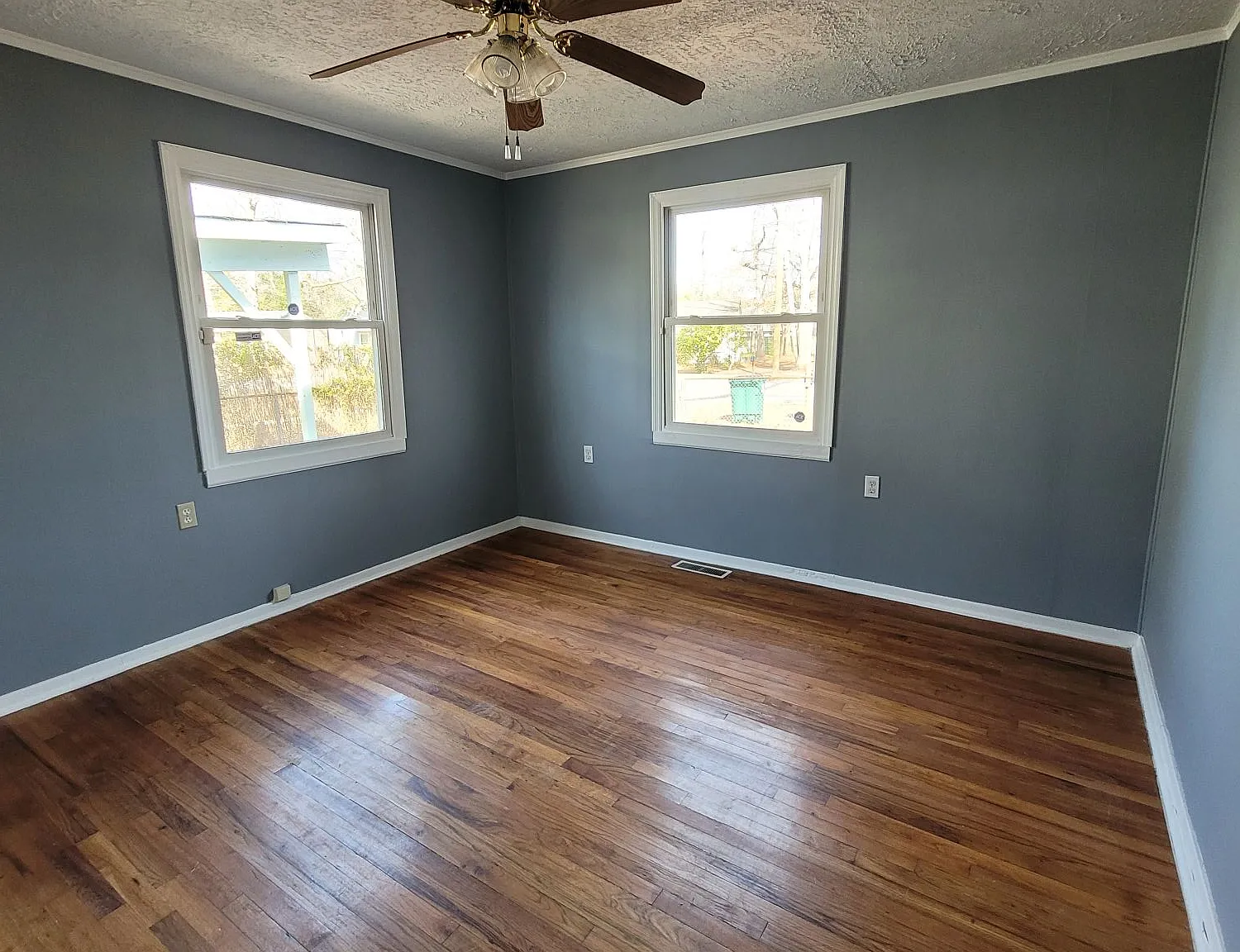 3 bed, 913 sqft, $1,175 — Photo 2
