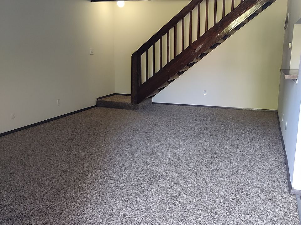 1st image of 567 Rosanne Ln