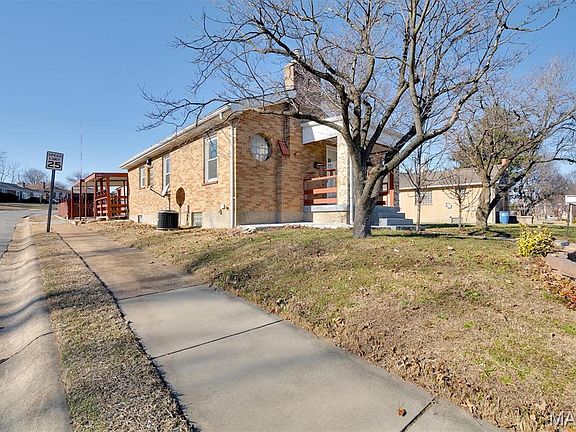 3rd image of 1625 Telegraph Rd