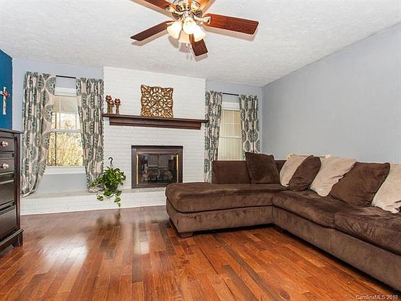 5th image of 40 Sycamore Cir