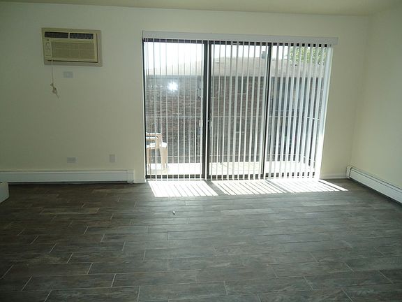 3rd image of 10411 Mason Ave APT 7