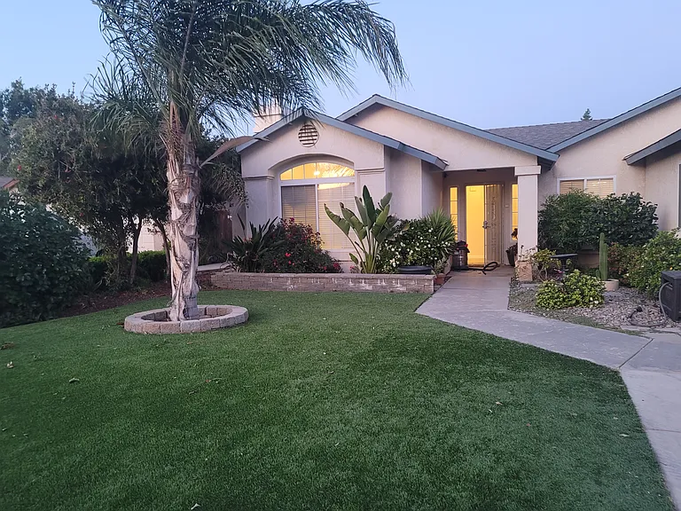 1033 Harbor Ct — Photo 1