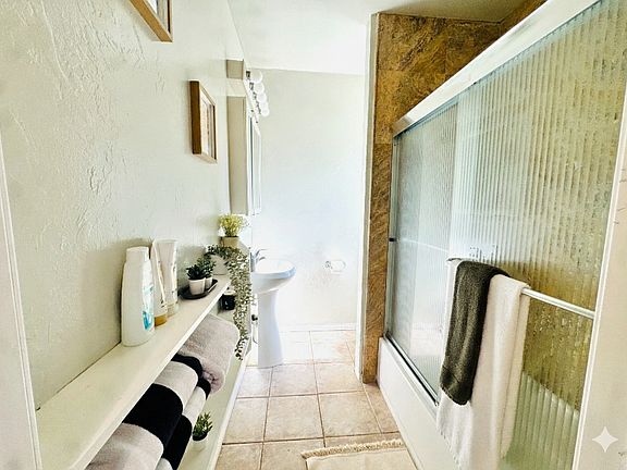 4th image of 5256 La Jolla Blvd #1