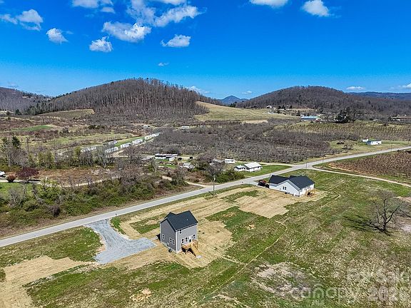 5th image of 497 Waters Rd