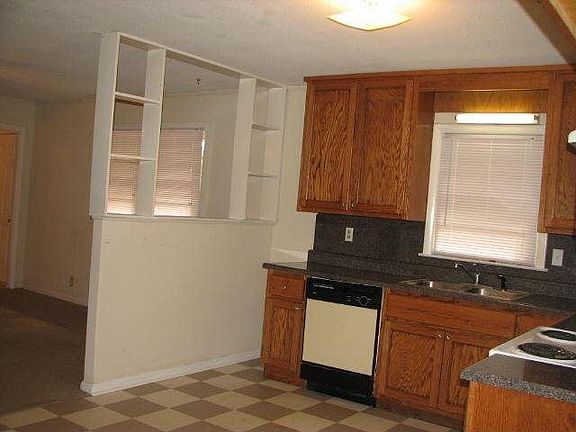 3rd image of 289 Bruce St