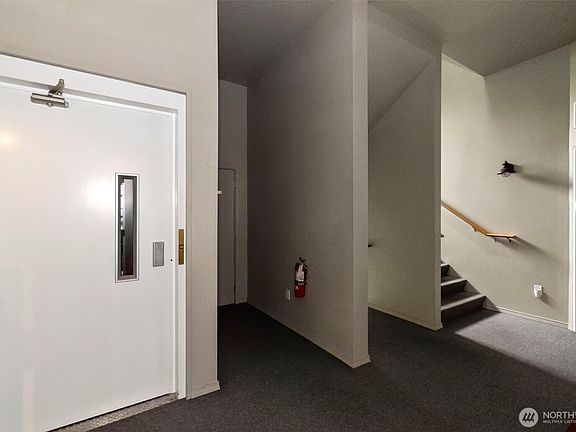 4th image of 219 Tracy Avenue N #202