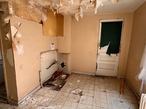 3rd image of 6737 S Champlain Ave