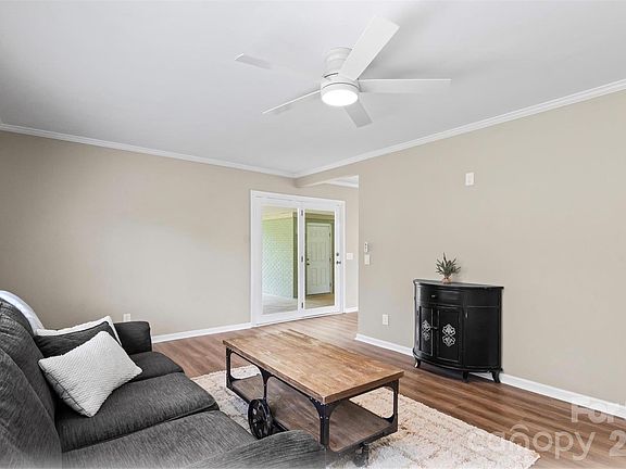 4th image of 2910 Floral Dr