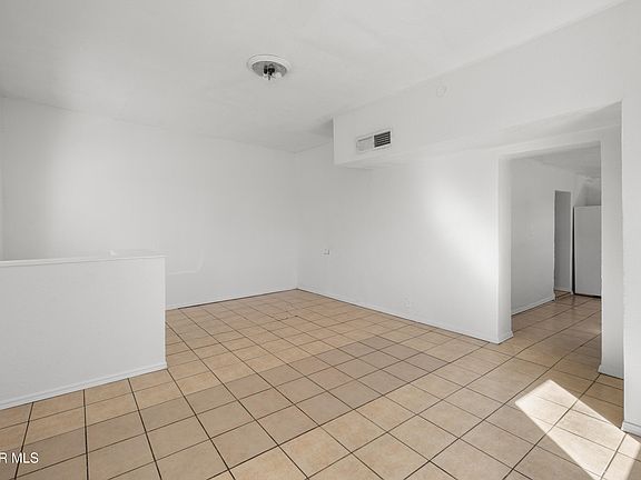5th image of 3315 E Missouri Ave