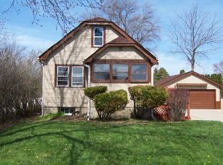 5980 S Phillips St, Greenfield, WI 53221