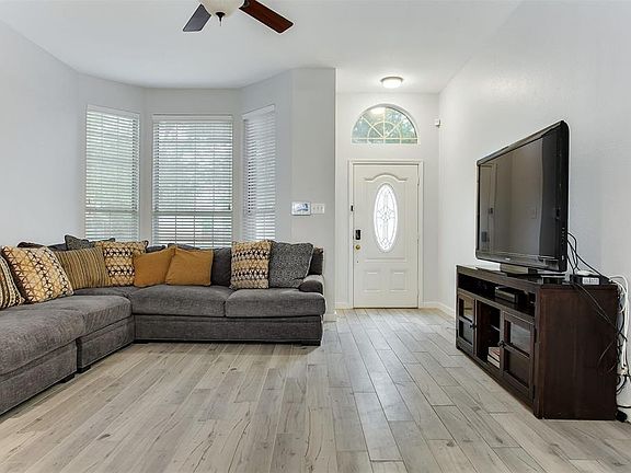 4th image of 3285 Green Ct