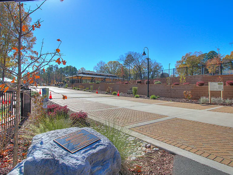 1016 Sharon Dr — Photo 15
