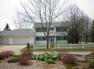 1434 Southfield Dr, Menasha, WI 54952