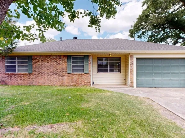 1107 Braeswood Dr, Bryan, TX 77803