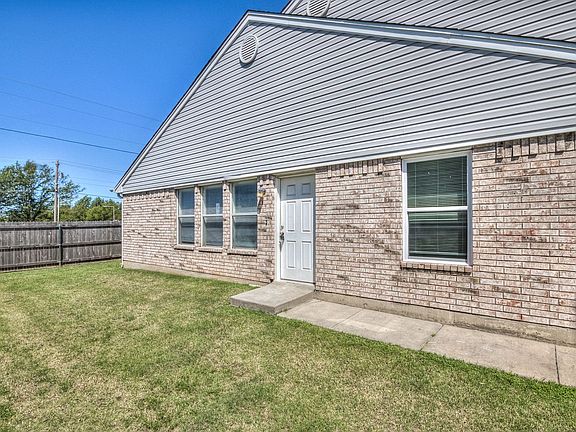 3rd image of 1640 High Cir