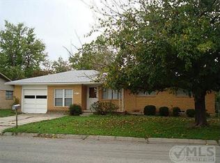 312 Rosedale Dr, Gainesville, TX 76240